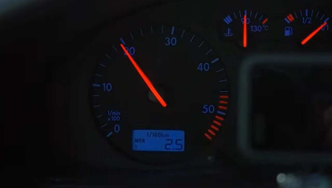 Немец смог проехать на одном баке VW Passat 2400 км