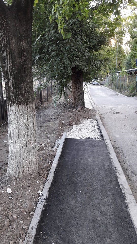 Жители столицы недовольны качеством ремонта тротуара