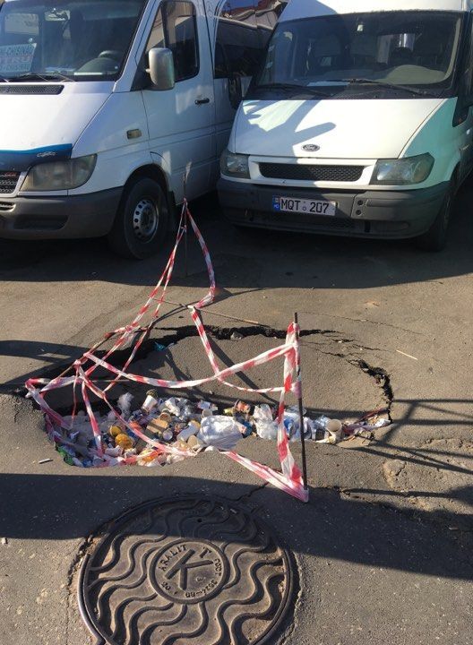 Яма на Центральном автовокзале превратилась в мусорную свалку