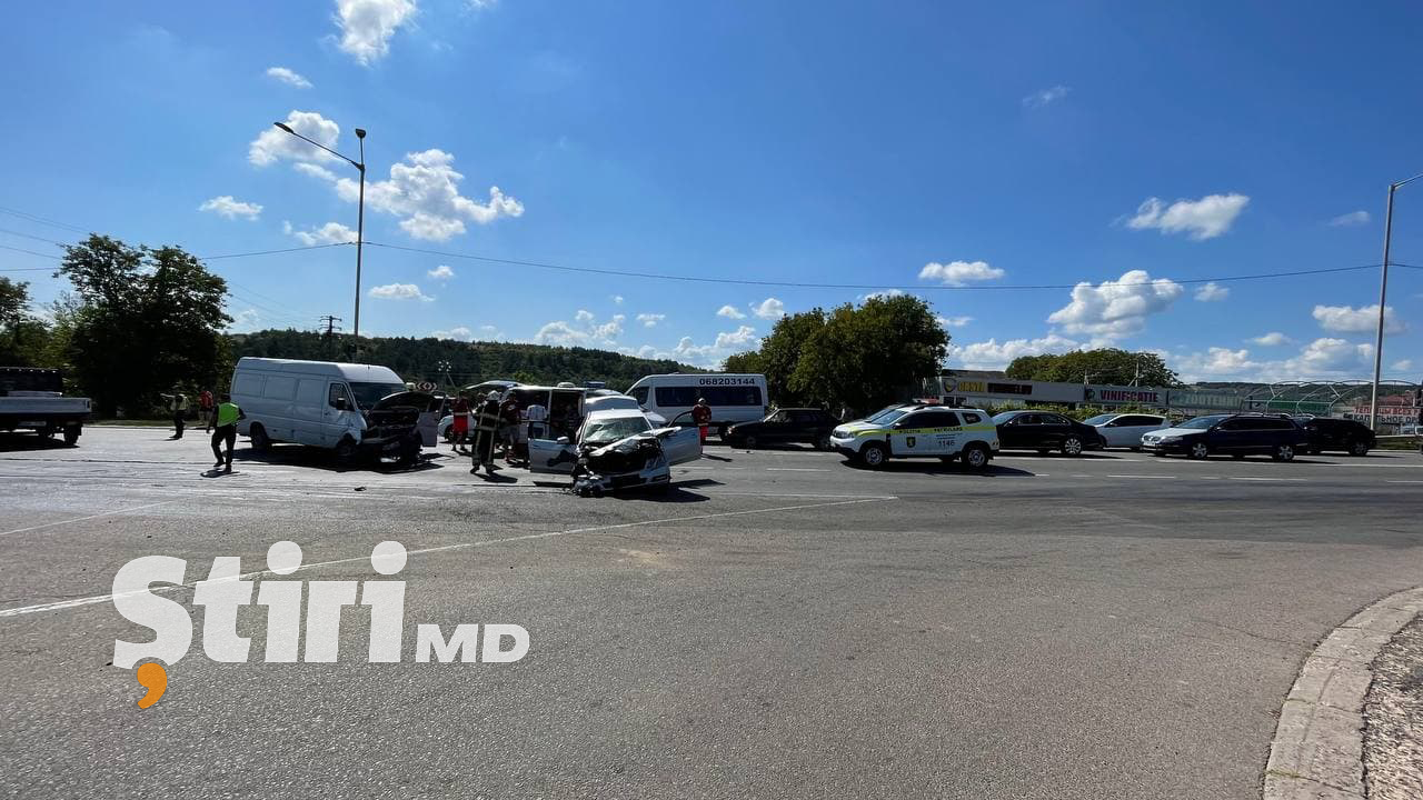 В Яловенском районе произошло ДТП: на место прибыли полиция и скорая