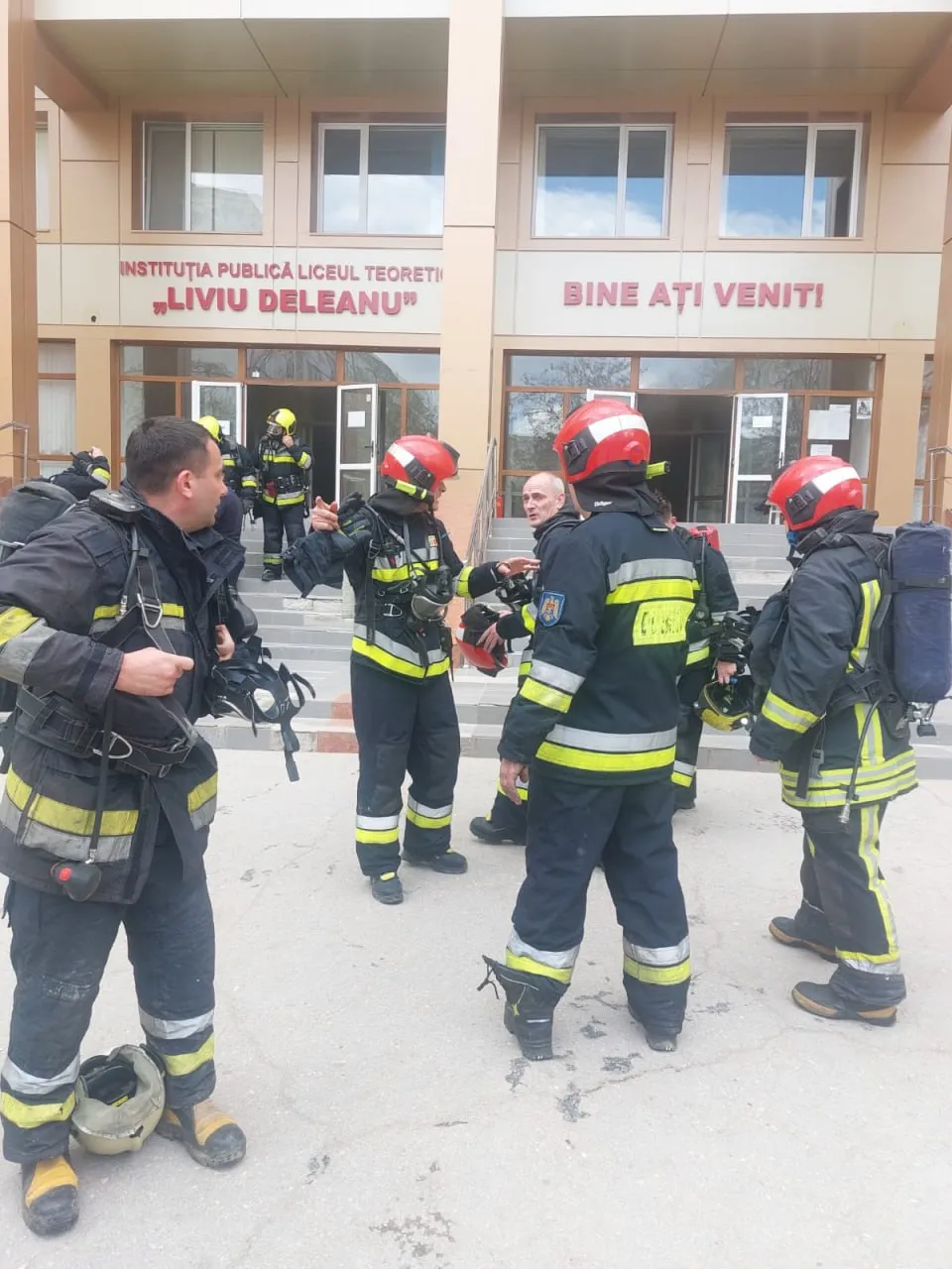 Директор лицея им. Ливиу Деляну госпитализирована после пожара в учреждении