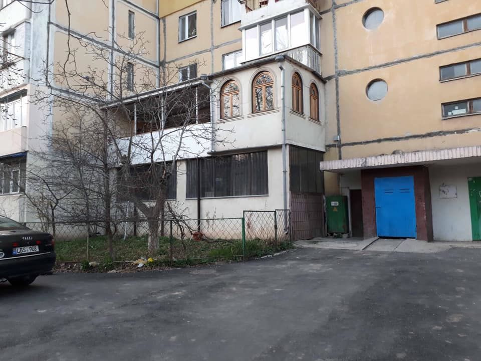 Житель столицы пристроил к многоэтажке гараж