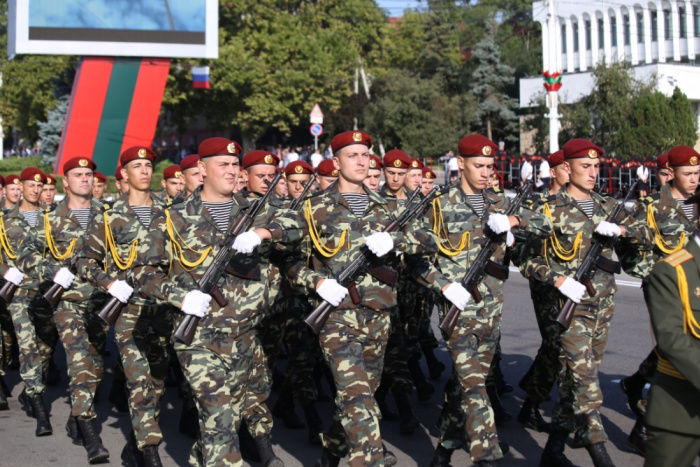 Regiunea transnistreană sărbătorește „ziua republicii” cu o paradă militară