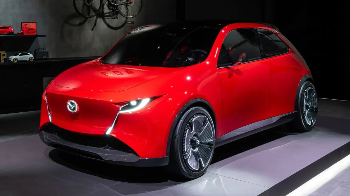 Mazda представила два концепта и новый логотип