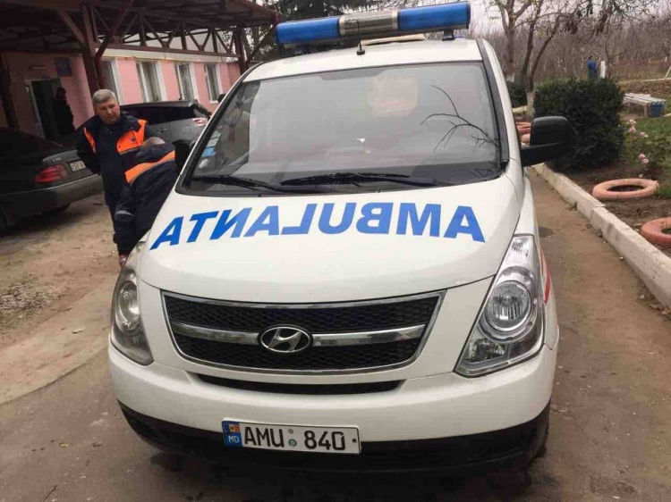 Еще одна машина скорой помощи подверглась нападению хулигана