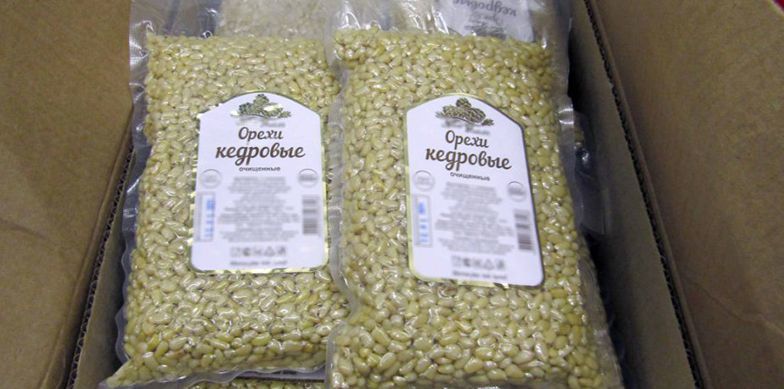 Гражданин Молдовы пытался вывезти из Беларуси 3 тонны кедровых орехов