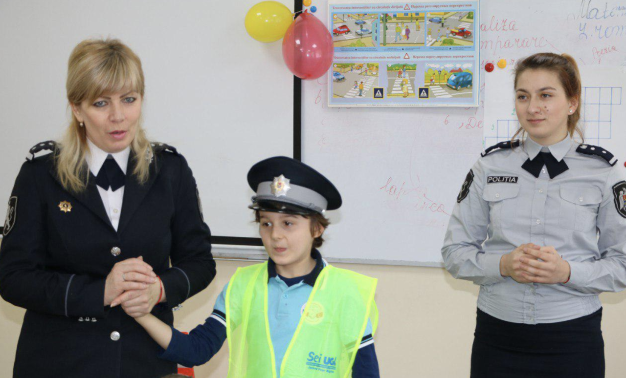 Полицейские рассказали школьникам о правилах дорожного движения