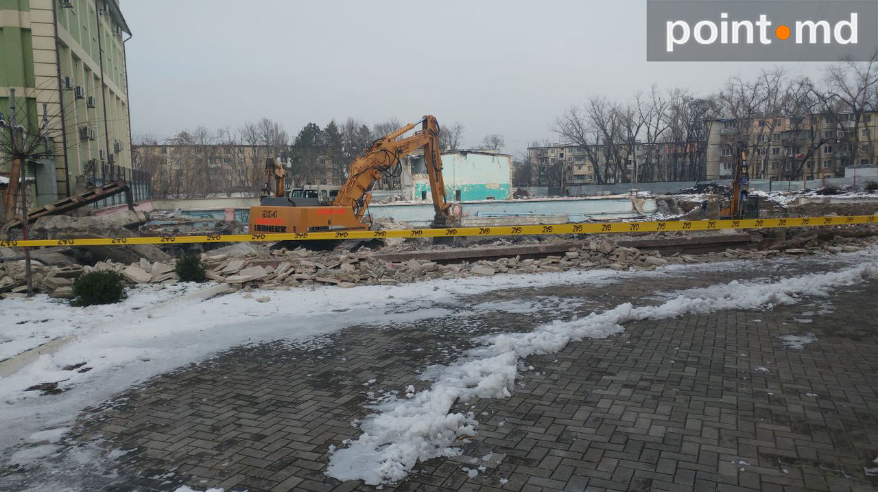 В Кишиневе спортивный комплекс "Юность" сравняли с землей