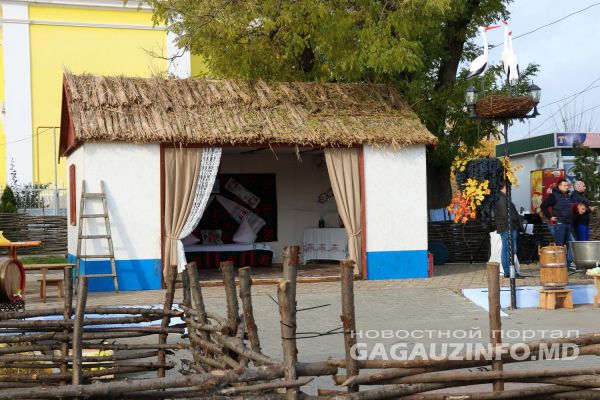 В Комрате начались массовые гуляния на праздновании Дня вина