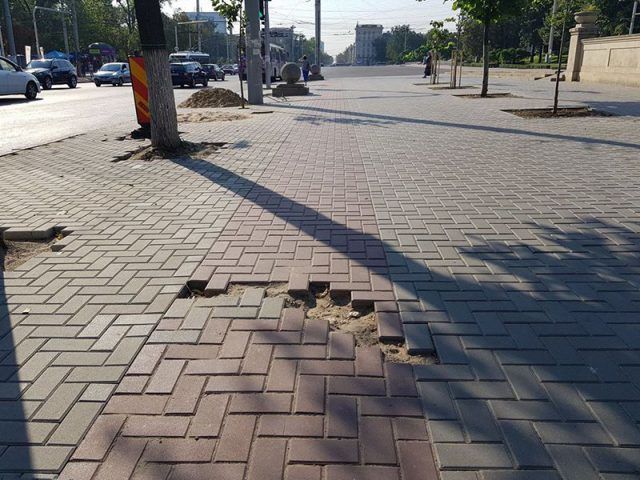 Укладка плитки на Штефана чел Маре не радует глаз