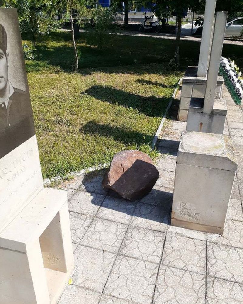 В Фалештах неизвестные надругались над памятником погибшим афганцам