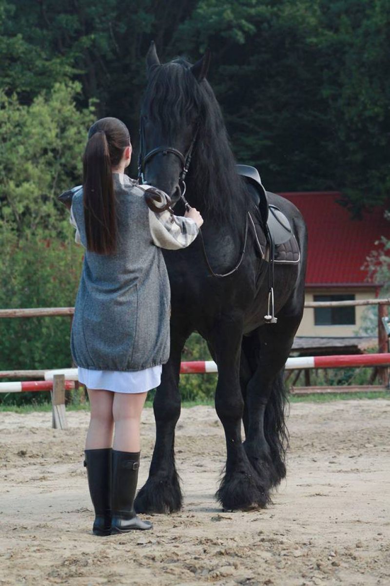 Студентка из РМ, учащаяся в Яссах создала коллекцию одежды в стиле дерби