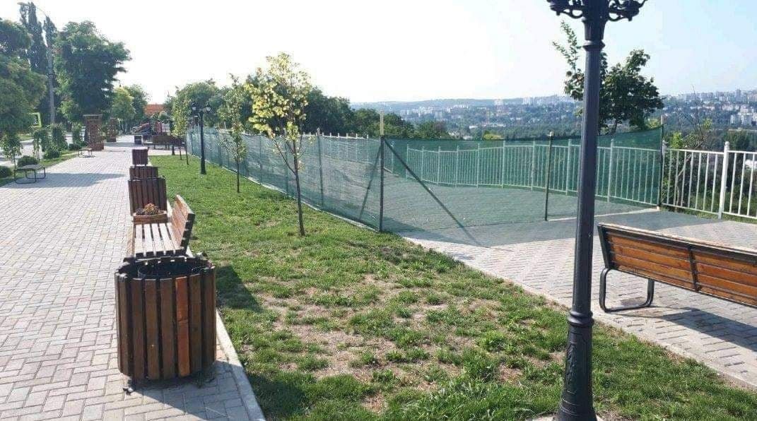 Примэрия столицы закрыла доступ к панорамному скверу в микрорайоне Чеканы