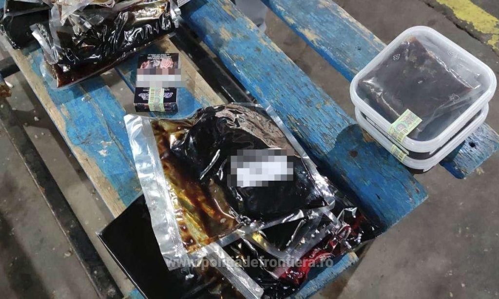 Партию табака пытались провезти через границу в контейнерах для еды