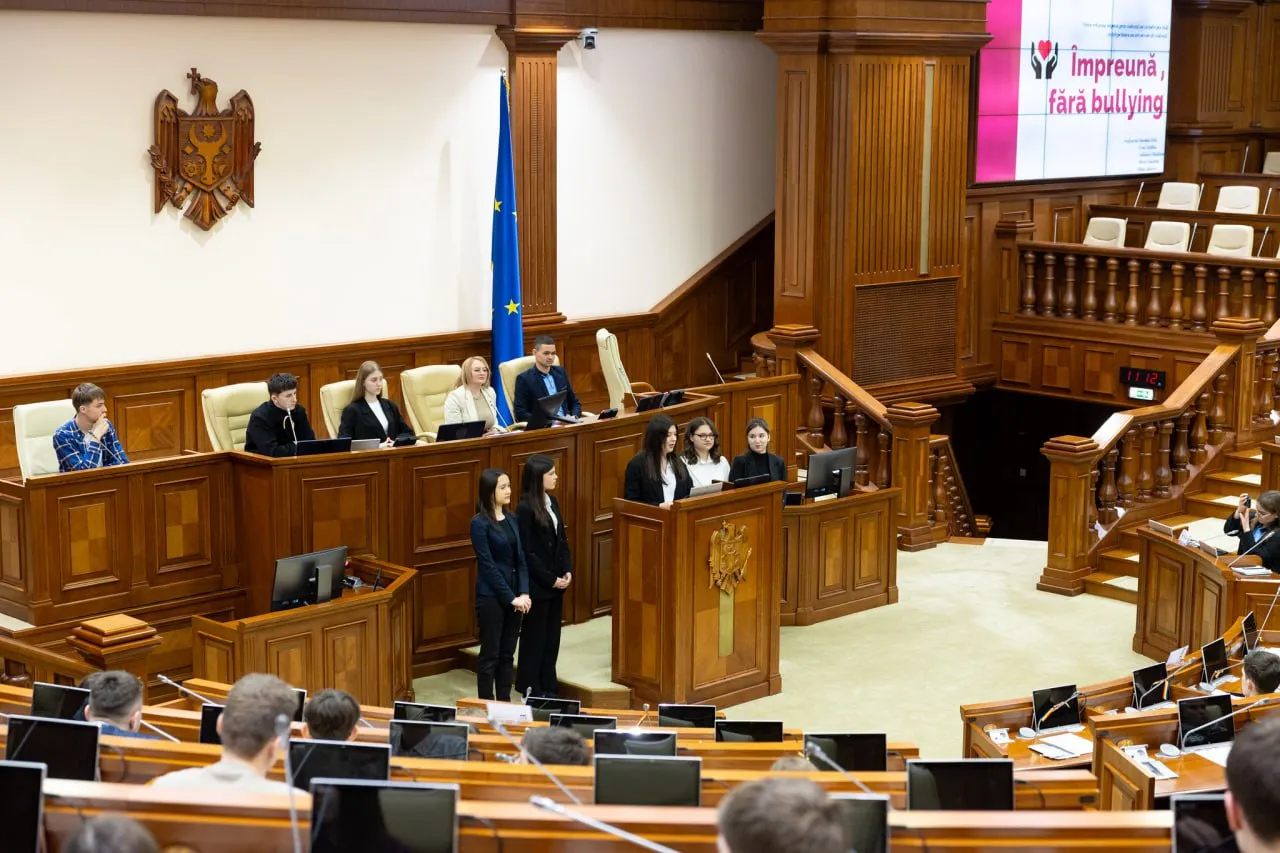Феномен буллинга в учебных заведениях обсуждали в парламенте