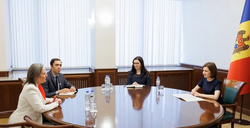 Санду провела прощальную встречу с послом Канады в Республике Молдова