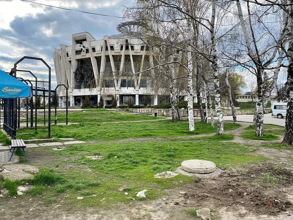 Чебан: В сквере у Цирка больше нельзя парковать автомобили и автобусы