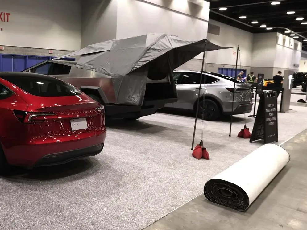 Tesla, exclusă de la un salon auto din orașul canadian Vancouver