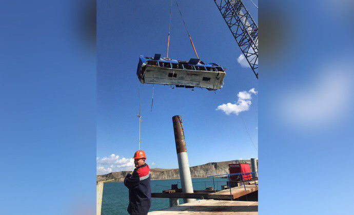 Автобус со строителями упал в море в Краснодарском крае