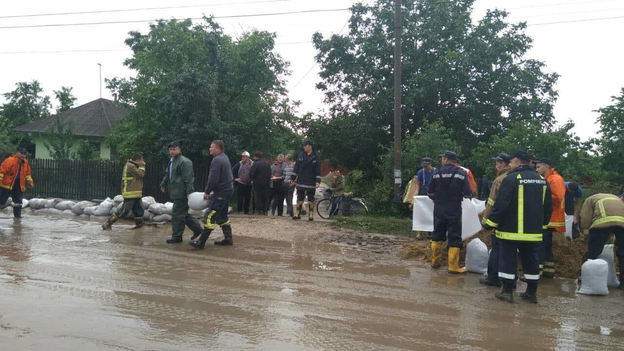 Последствия ливня: в Унгенском районе затопило 10 хозяйств