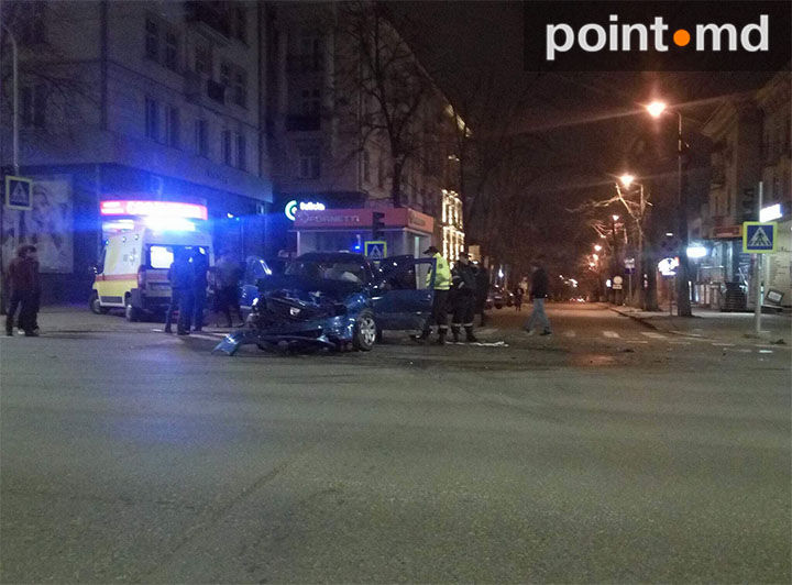 Accident grav în centrul Capitalei. Mai multe persoane, la spital
