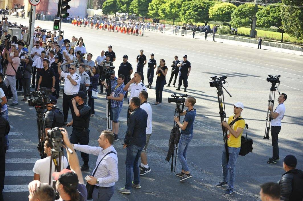 Protestul #NuMaTem în imagini: Gaze lacrimogene, scuturi și îmbrânceli