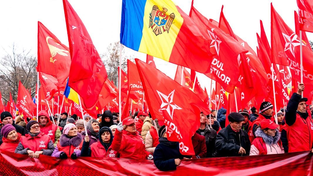 Известия: Переворотный момент - как в Молдове унижают президента страны
