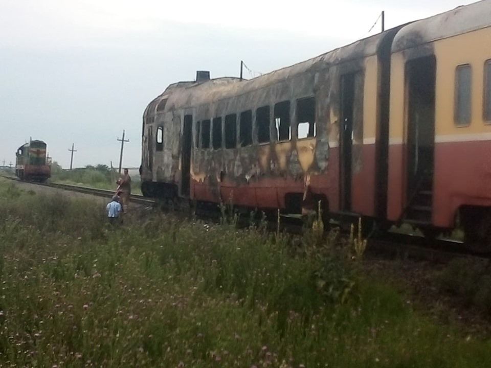 В Фалештском районе загорелся пассажирский поезд "Унгены - Бельцы"
