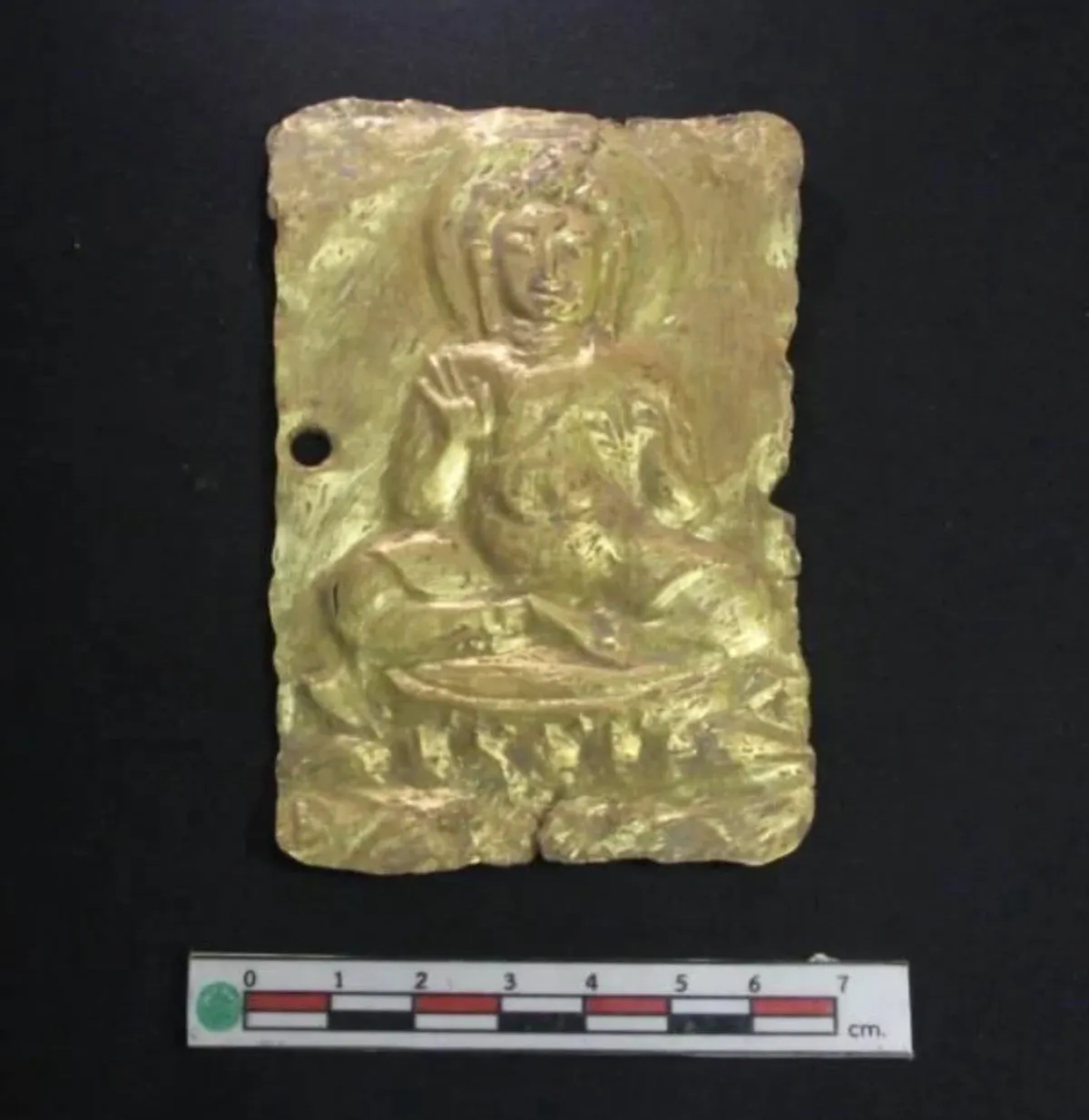 В Таиланде рабочие нашли клад с золотом под 1300-летней статуей Будды