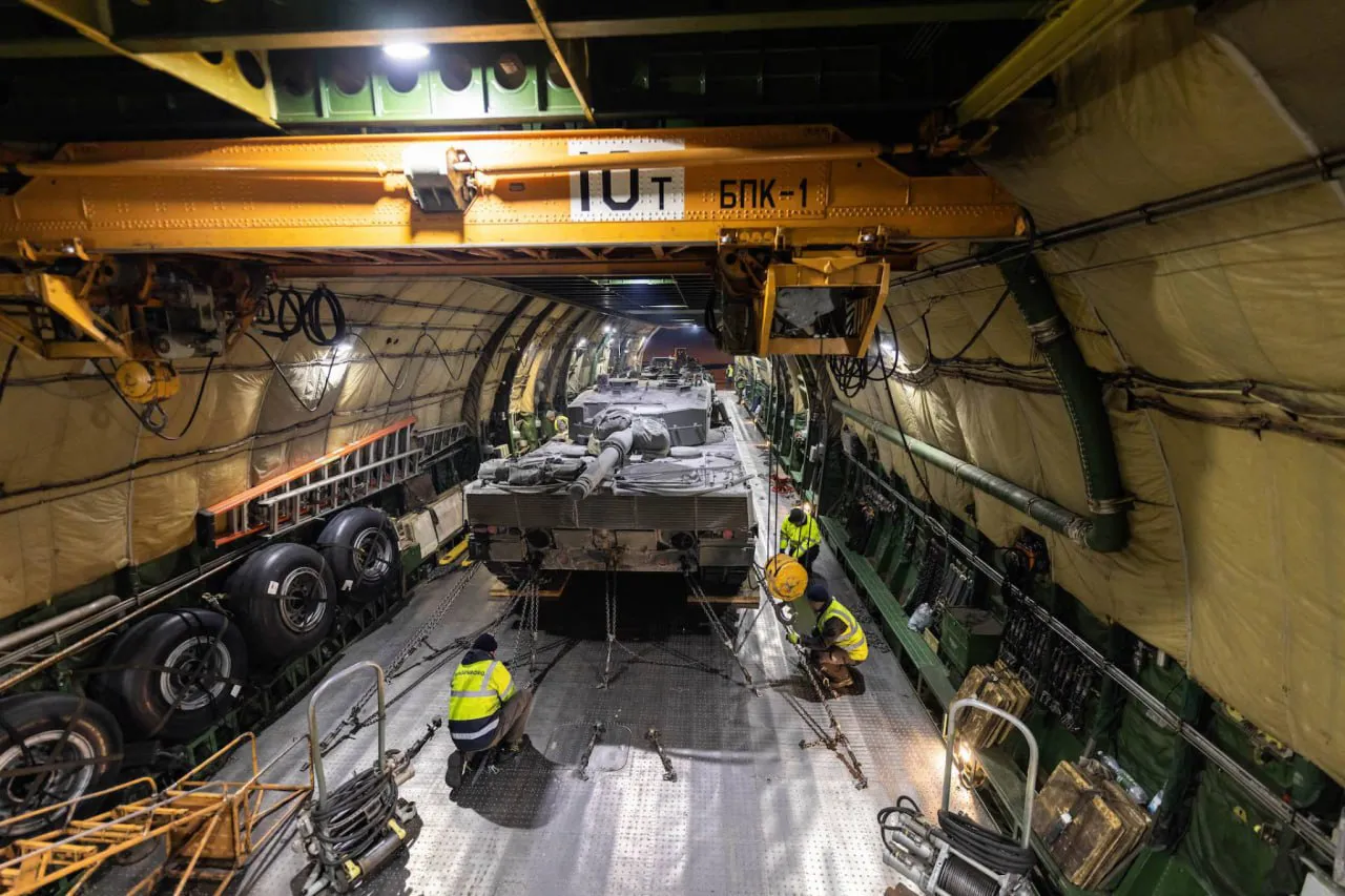 Украина получила от Норвегии восемь танков Leopard 2 и вспомогательные машины
