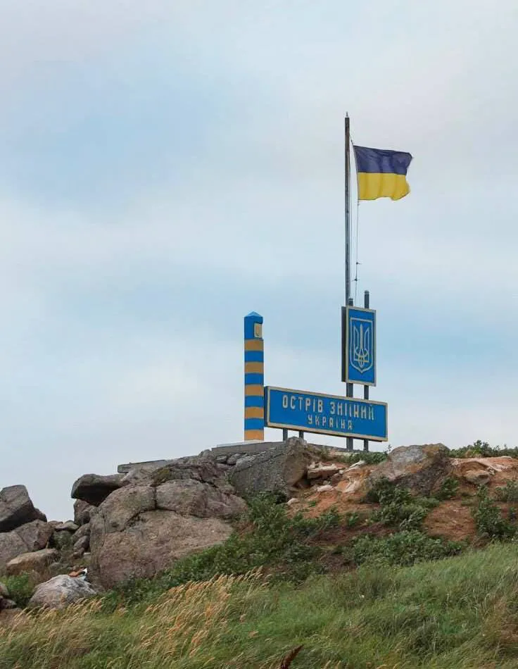 Флаг Украины установлен на острове Змеиный