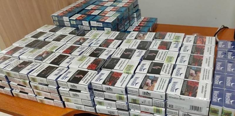 Таможенники обнаружили газовый пистолет, сигареты и другие товары