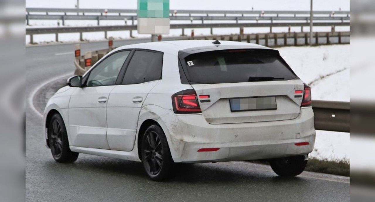 Skoda Fabia четвертого поколения сбрасывает камуфляж