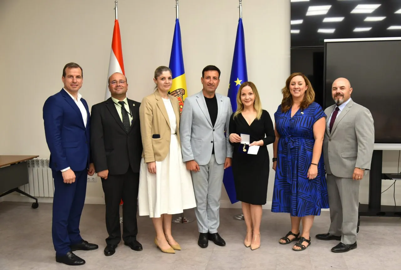 Un diplomat american din Moldova, decorat cu medalia MAI „Pentru cooperare”