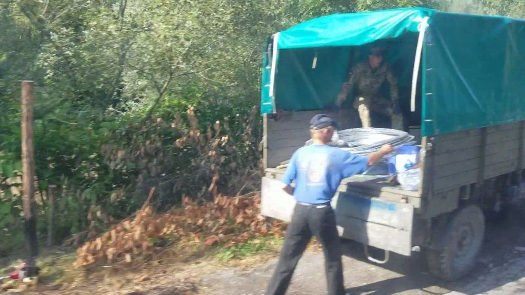 Чума свиней: Украина строит забор на границе с Румынией, та ограничилась лентой