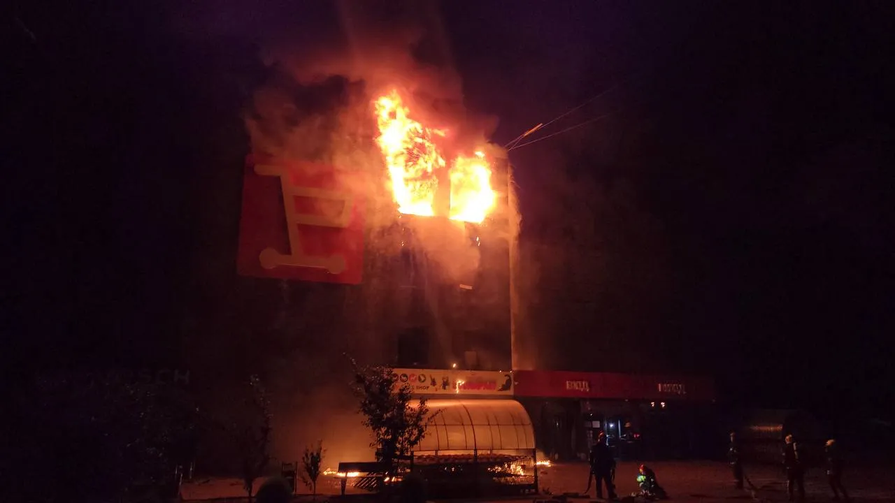 Ракетный удар по Одессе: в городе возникло несколько пожаров, есть раненые