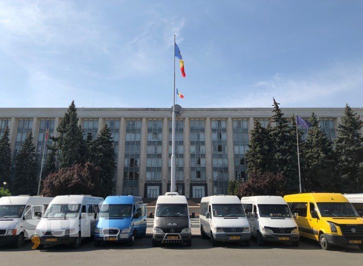 Представители транспортных компаний проводят акцию протеста в Кишиневе