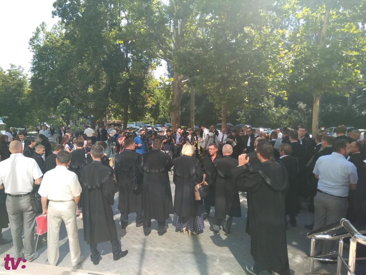 Перед Апелляционным судом проходит протест адвокатов против чрезмерного применения арестов