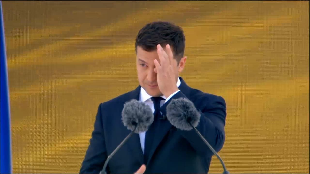 Зеленский заплакал во время парада