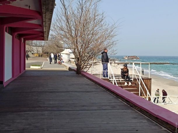 Одесситы "самоизолируются" на море