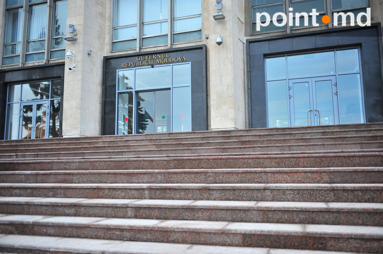 Центральную лестницу здания правительства обновили