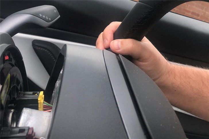 В новой Tesla Model 3 рулевое колесо отвалилось прямо во время движения