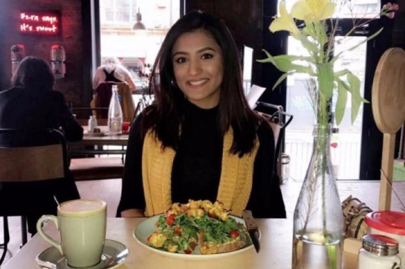 Cine ar fi bărbatul care a desfigurat o tânără din Londra cu acid sulfuric