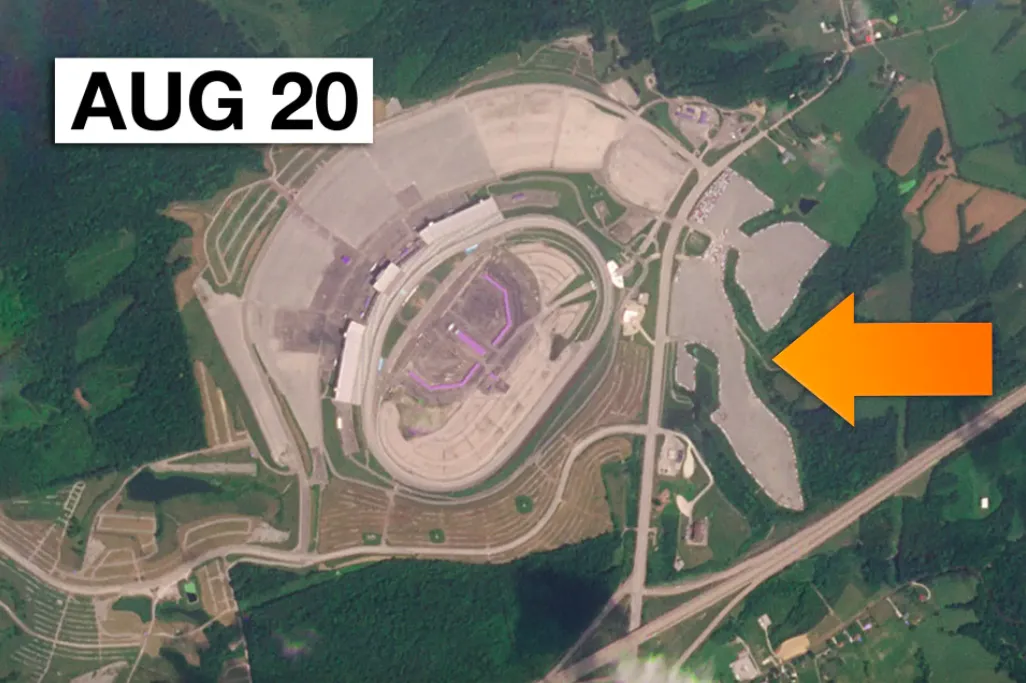 Гигантскую парковку в США с недособранными пикапами Ford сняли из космоса