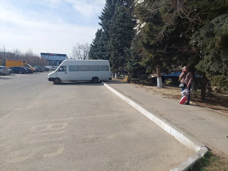 В Комрате появилась автобусная остановка, куда не приходит транспорт