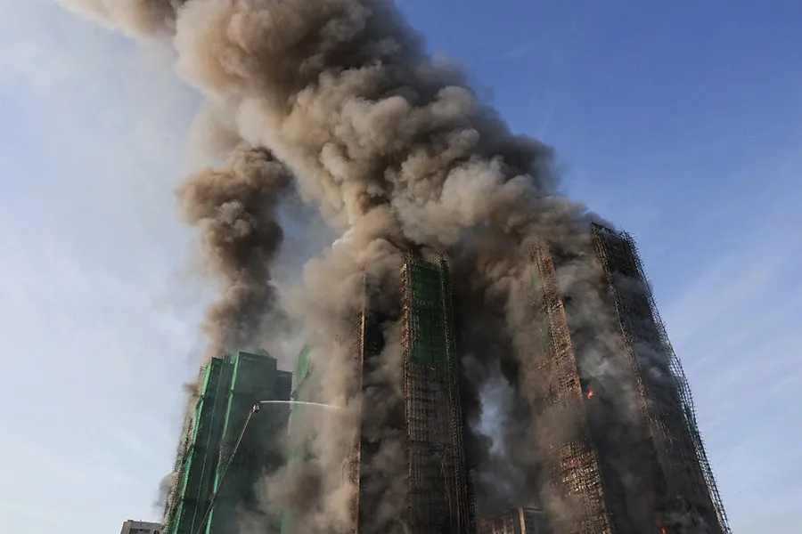 Numărul victimelor în incendiul dintr-un complex rezidențial din Hong Kong a depășit 150 de persoane