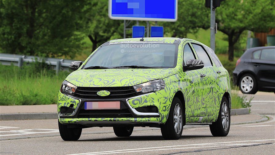 Фотошпионы поймали в Германии универсал Lada Vesta