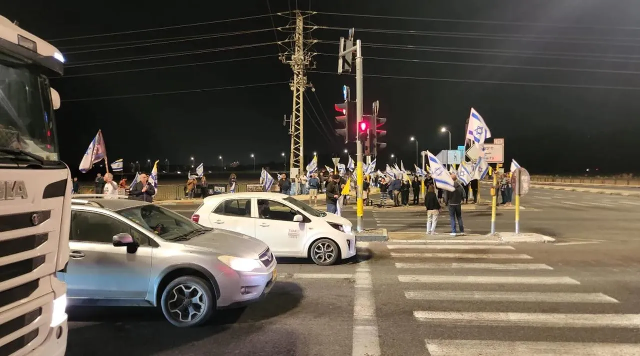 В Израиле после отставки главы Минобороны начались акции протеста