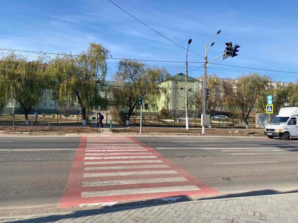 В некоторых селах появились пешеходные переходы и дорожные знаки