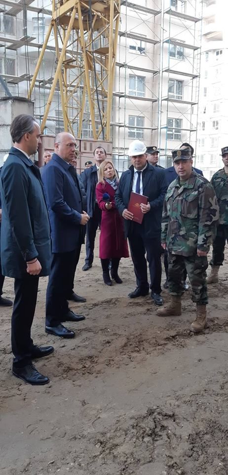 Филип посетил стройплощадку дома для молодых военнослужащих